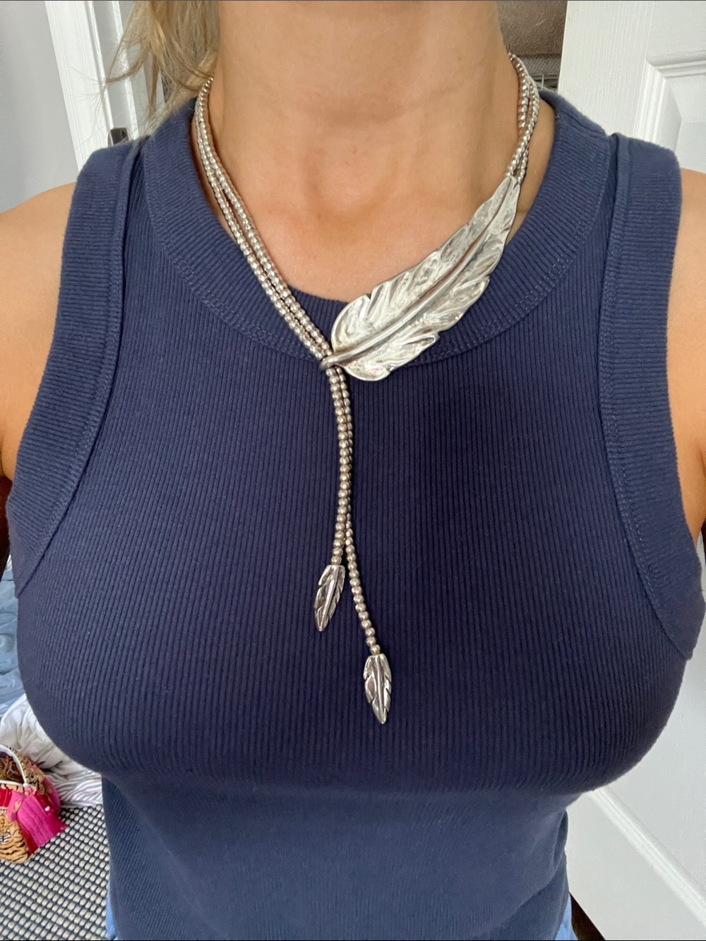 Uno de 50 Silver Feather Lariat Necklace - Women Jewelry - Picture 3 of 3